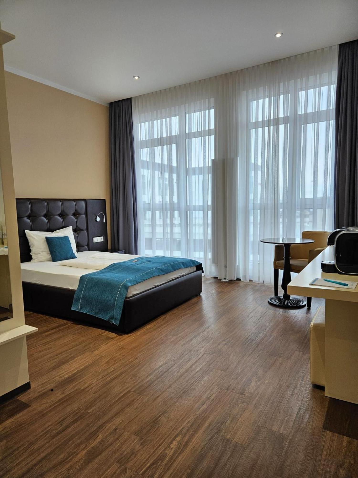 Rheincity Hotel & Boardinghouse ルートウィヒスハーフェン・アム・ライン エクステリア 写真